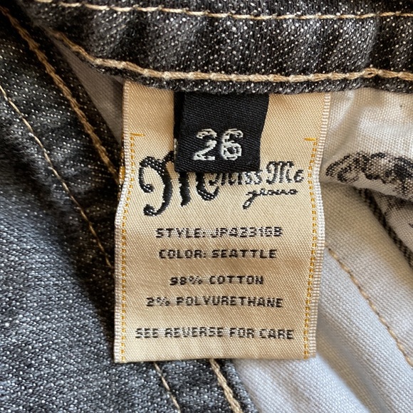 Miss Me Bermuda - Picture 3 of 3